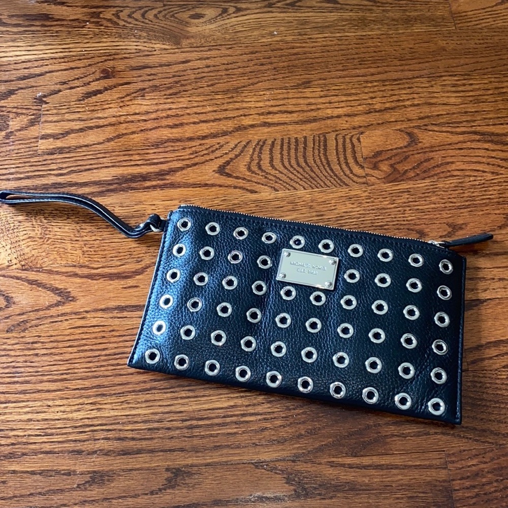 New 🖤 Michael kors black and silver wristlet